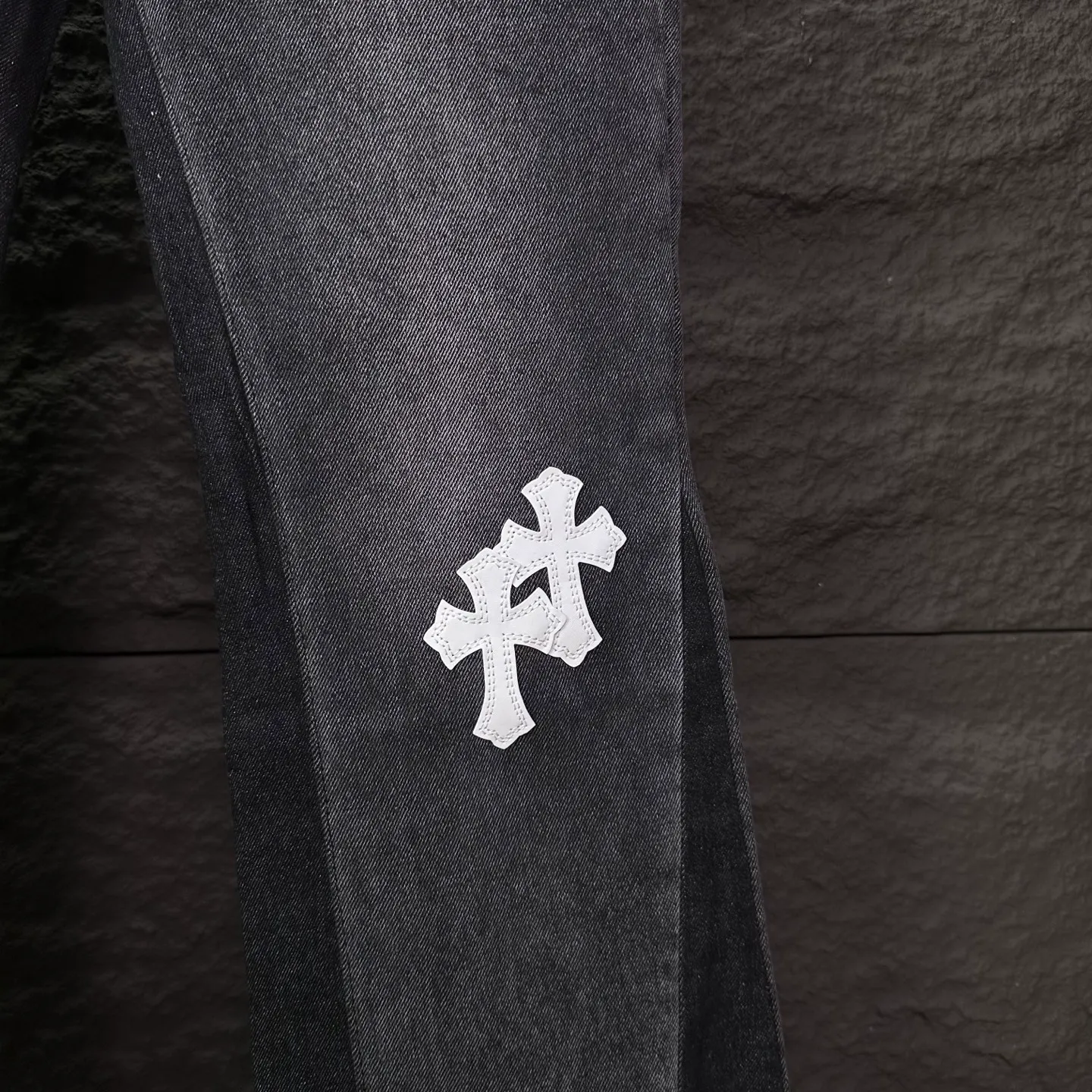 P240 GALLERY DEPT. & Croixin co-branded 2025 new spliced ​​white cross patch leather couple's bootcut jeans 🔥High version🔥High version🔥 Top ceiling quality Styles with different washed textures are very friendly to people with thin legs and thick legs. The bootcut version is very flattering. Moderate length that never goes out of style, easy to match with casually, basic styling for various styles, a must-have in the wardrobe! The fabric is stiff but also makes the upper body soft without losing texture. The washing process is even more perfect. It is a must-have item for everyone! ! ! Washed wheat, hang tag, pants label, three complete labels, color: black, size: 28, 30, 32, 34, 36 (five sizes)